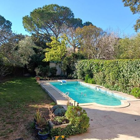 Studio Charmant Et Calme Villeneuve Les Avignon Entree Et Cour Independantes Climatisation Piscine Parking 외부 사진