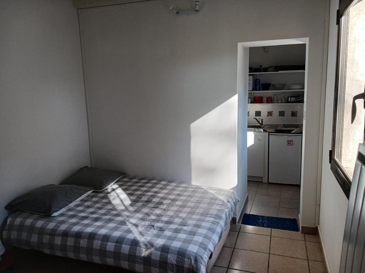 Studio Charmant Et Calme Villeneuve Les Avignon Entree Et Cour Independantes Climatisation Piscine Parking 외부 사진