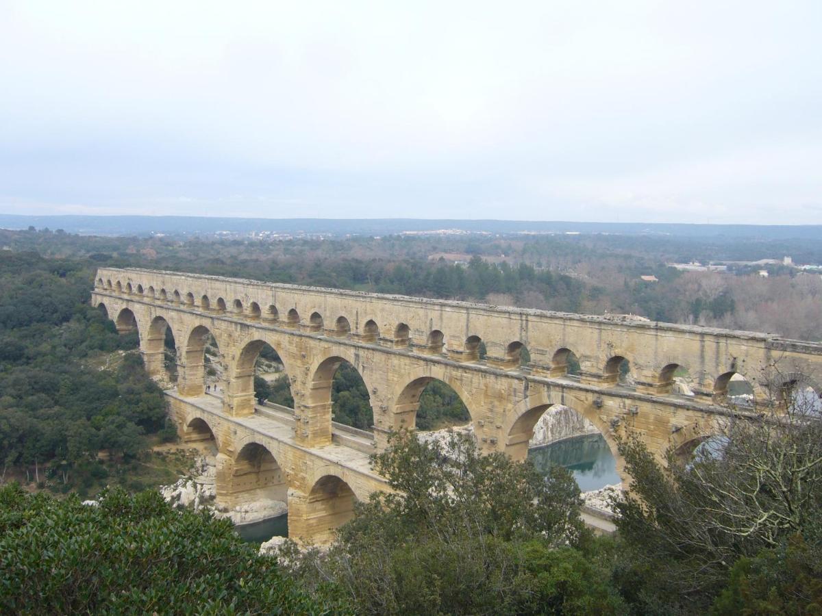 Studio Charmant Et Calme Villeneuve Les Avignon Entree Et Cour Independantes Climatisation Piscine Parking 외부 사진