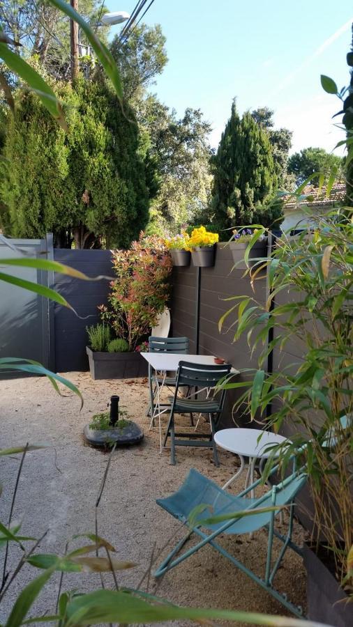Studio Charmant Et Calme Villeneuve Les Avignon Entree Et Cour Independantes Climatisation Piscine Parking 외부 사진