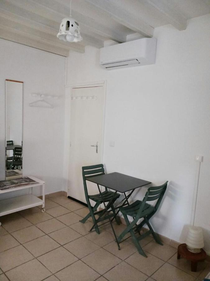 Studio Charmant Et Calme Villeneuve Les Avignon Entree Et Cour Independantes Climatisation Piscine Parking 외부 사진
