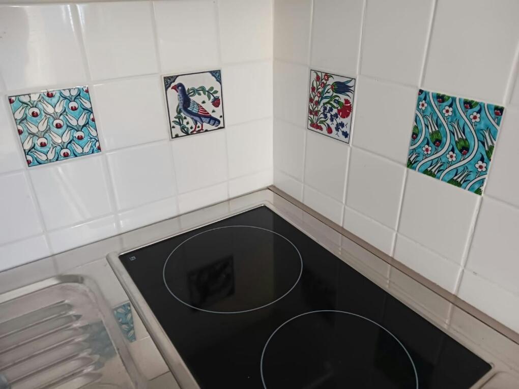 Studio Charmant Et Calme Villeneuve Les Avignon Entree Et Cour Independantes Climatisation Piscine Parking 외부 사진